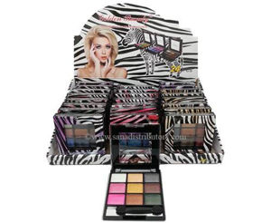 EYE SHADOW SET IN DISPLAY BOX